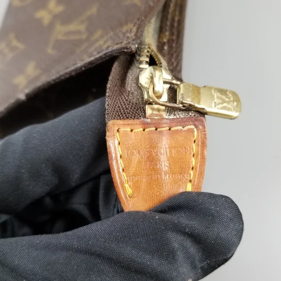 LOUIS VUITTON Classic Vintage Pouch Monogram print